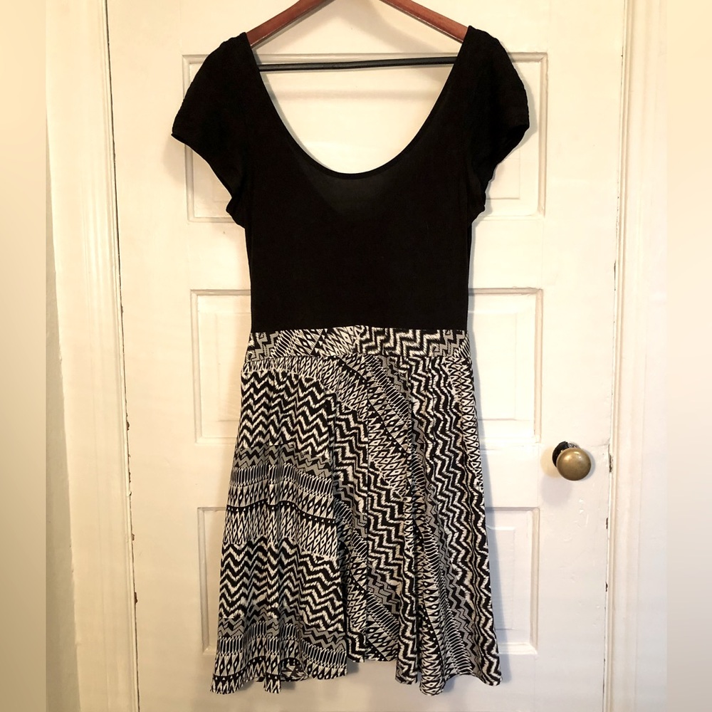 Alya Patterned Dress. Size Medium.